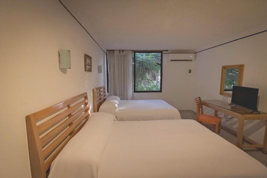 Postel nebo postele na pokoji v ubytování Sotavento Hotel & Yacht Club