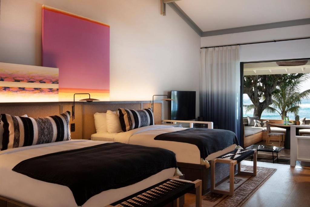 Postel nebo postele na pokoji v ubytování The Ritz-Carlton O'ahu, Turtle Bay