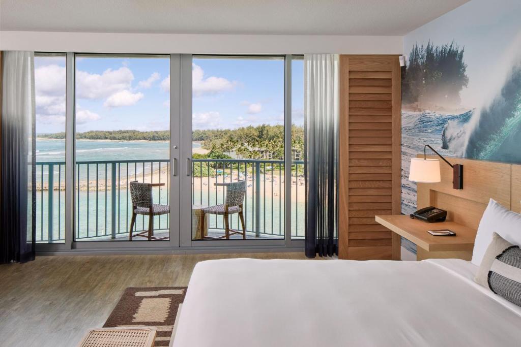 Postel nebo postele na pokoji v ubytování The Ritz-Carlton O'ahu, Turtle Bay