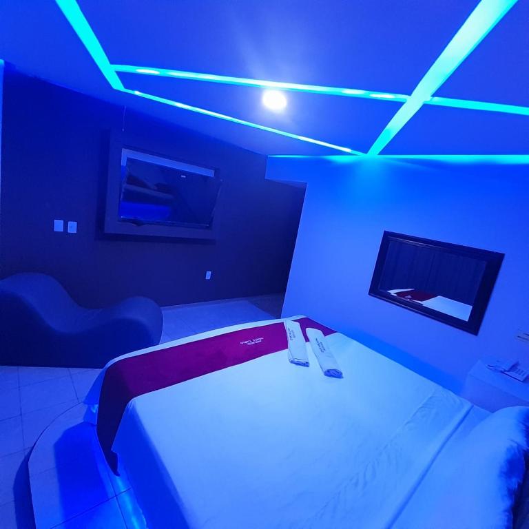 TV a/nebo společenská místnost v ubytování AUTO HOTEl MONTE CARLO