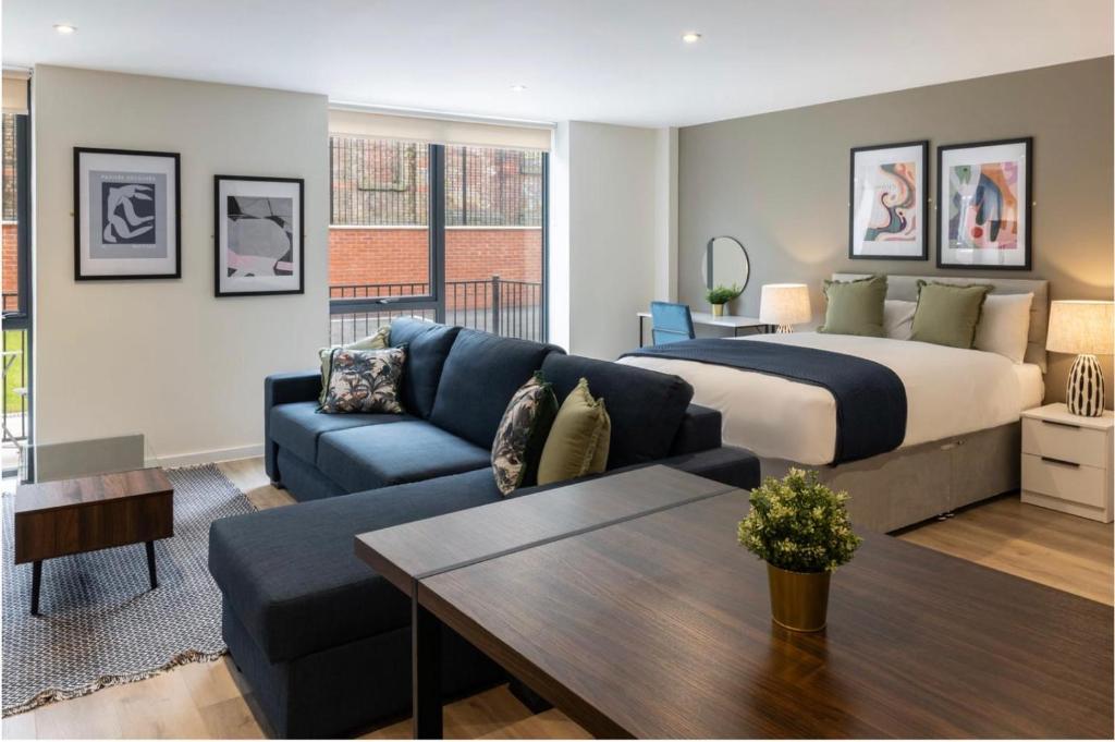 Posezení v ubytování Richmond Row by L3 Apartments