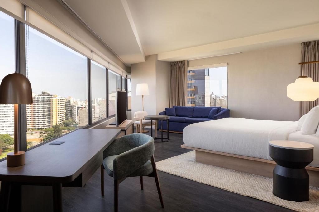 Rúm í herbergi á Fairfield by Marriott Lima Miraflores
