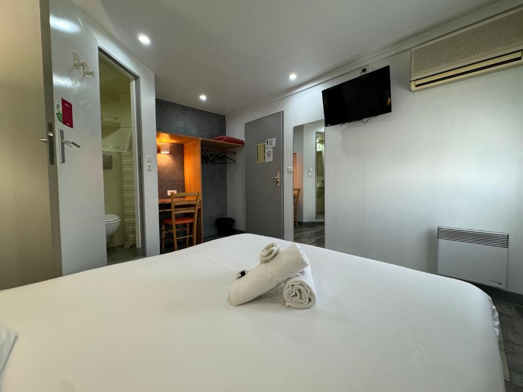 TV a/nebo společenská místnost v ubytování Fasthotel Avignon Nord Le Pontet
