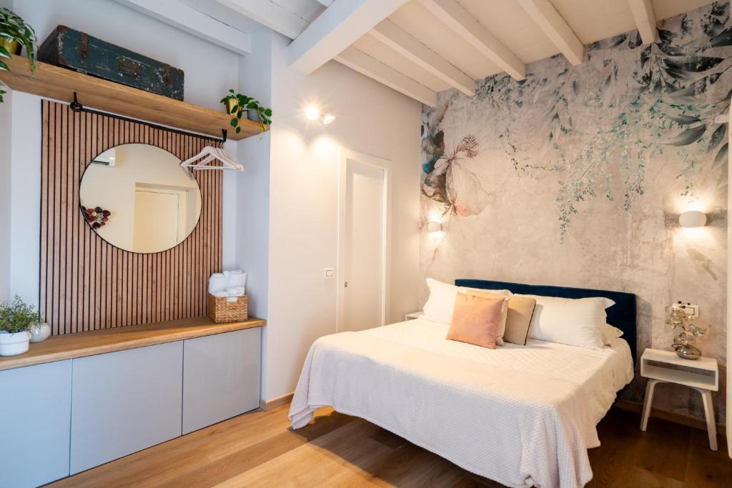 Katil atau katil-katil dalam bilik di Cadamare charming rooms in Portovenere