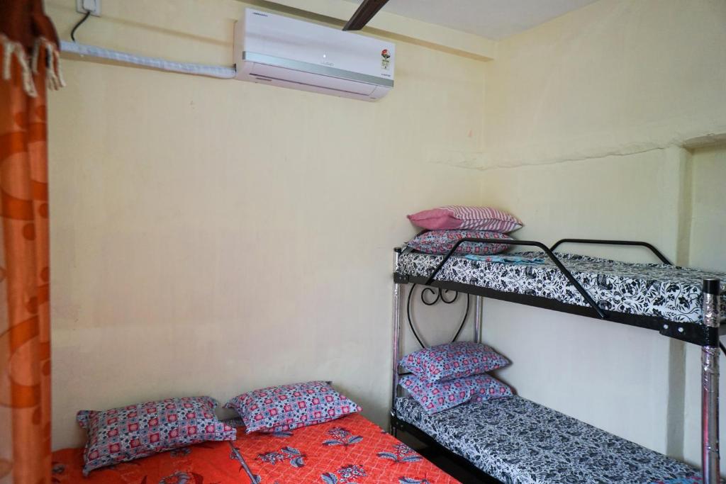 Postel nebo postele na pokoji v ubytování Villa Sea Blue - Homestay in Pondicherry