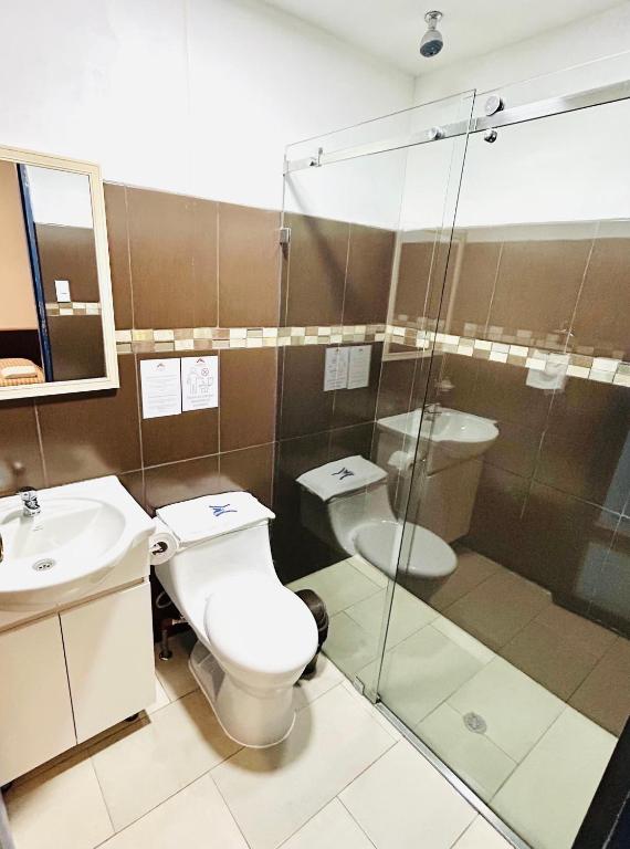 Koupelna v ubytování Hotel Montecarlo
