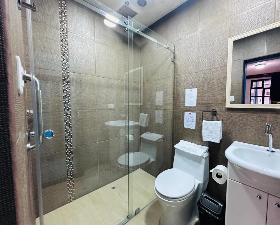 Koupelna v ubytování Hotel Montecarlo