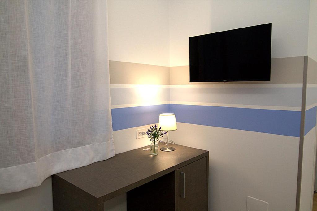 TV a/nebo společenská místnost v ubytování Giuliani Rooms