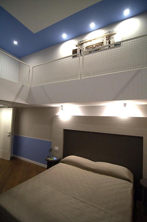 Postel nebo postele na pokoji v ubytování Giuliani Rooms