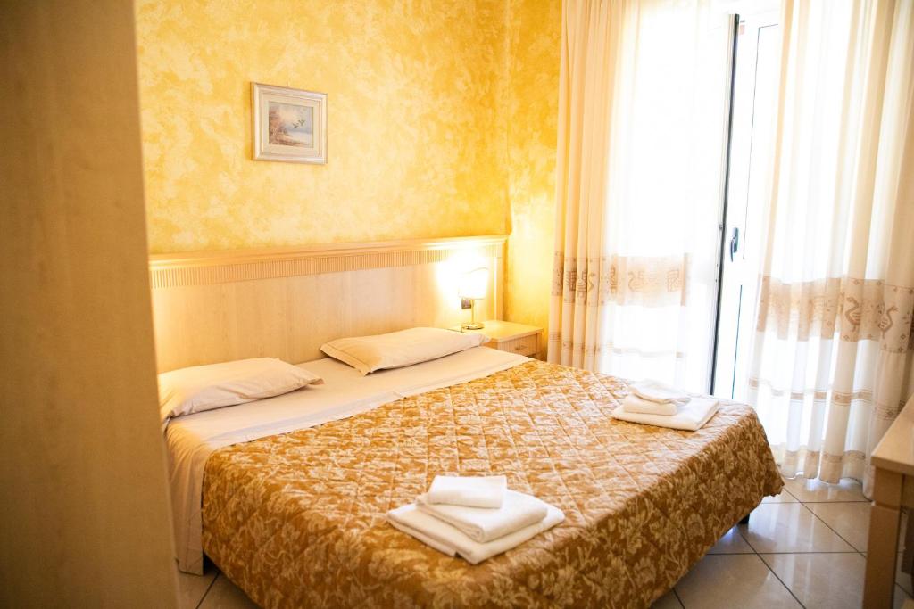 Postel nebo postele na pokoji v ubytování Mannu Hotel
