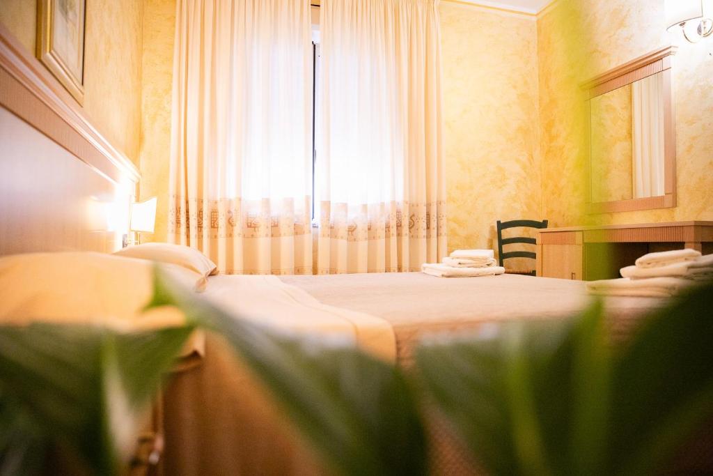 Postel nebo postele na pokoji v ubytování Mannu Hotel