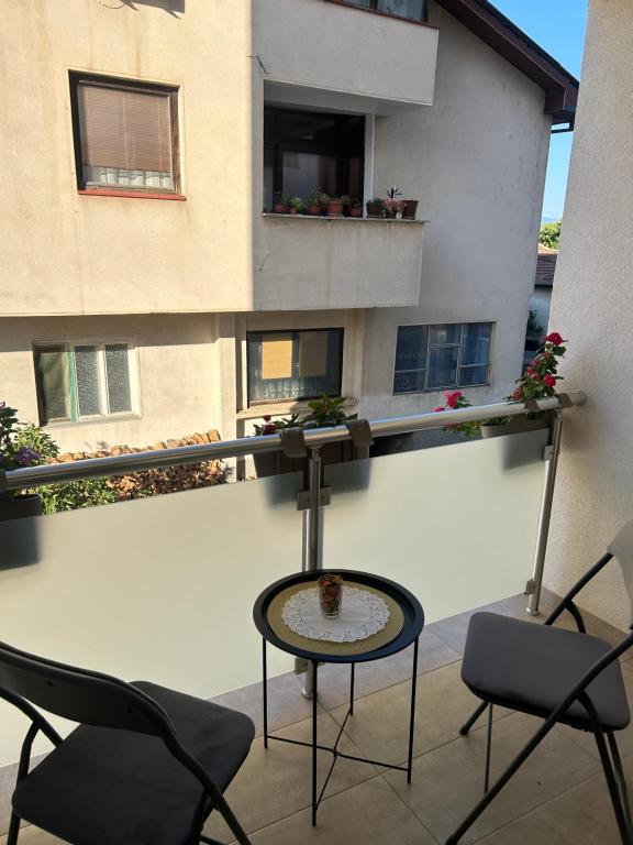 Balkón nebo terasa v ubytování Slatki Snovi - Novi apartman u centru Vranja - FREE PARKING
