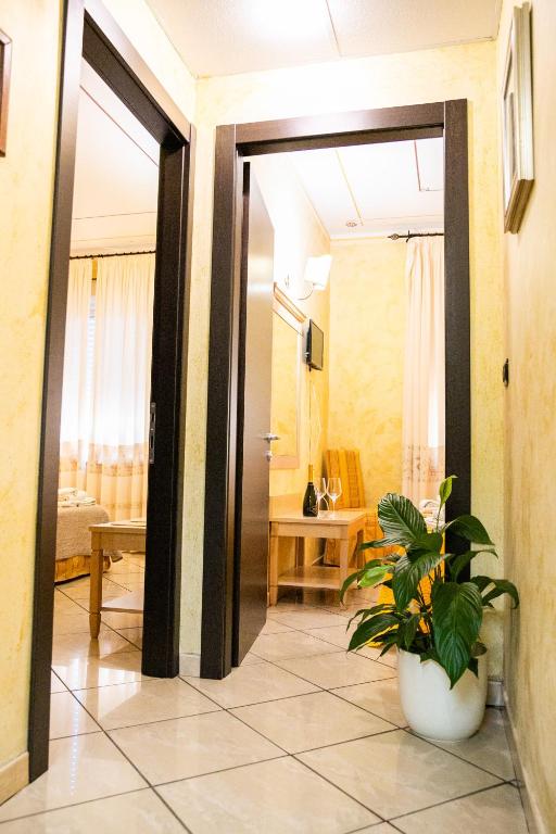 Mannu Hotel - 