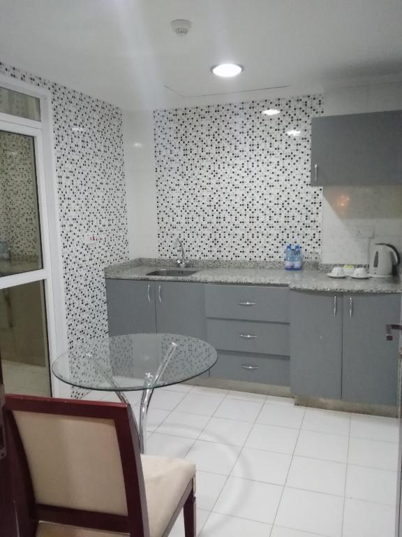 Kuchyň nebo kuchyňský kout v ubytování Pioneer Hotel Apartments Muscat