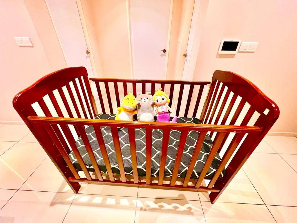 Uma cama ou camas num quarto em Legoland-3mins Drive KUROMI FAMIY SUITE