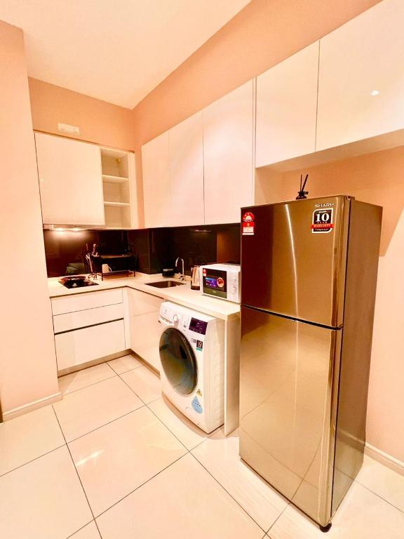 A cozinha ou kitchenette de Legoland-3mins Drive KUROMI FAMIY SUITE