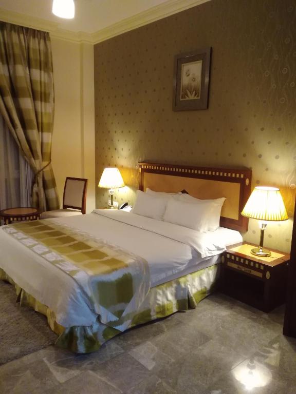 Postel nebo postele na pokoji v ubytování Pioneer Hotel Apartments Muscat