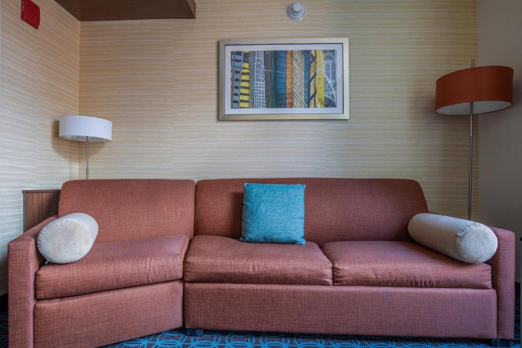 Fairfield Inn and Suites Chicago Downtown-River North - King Room - Hearing Accessible