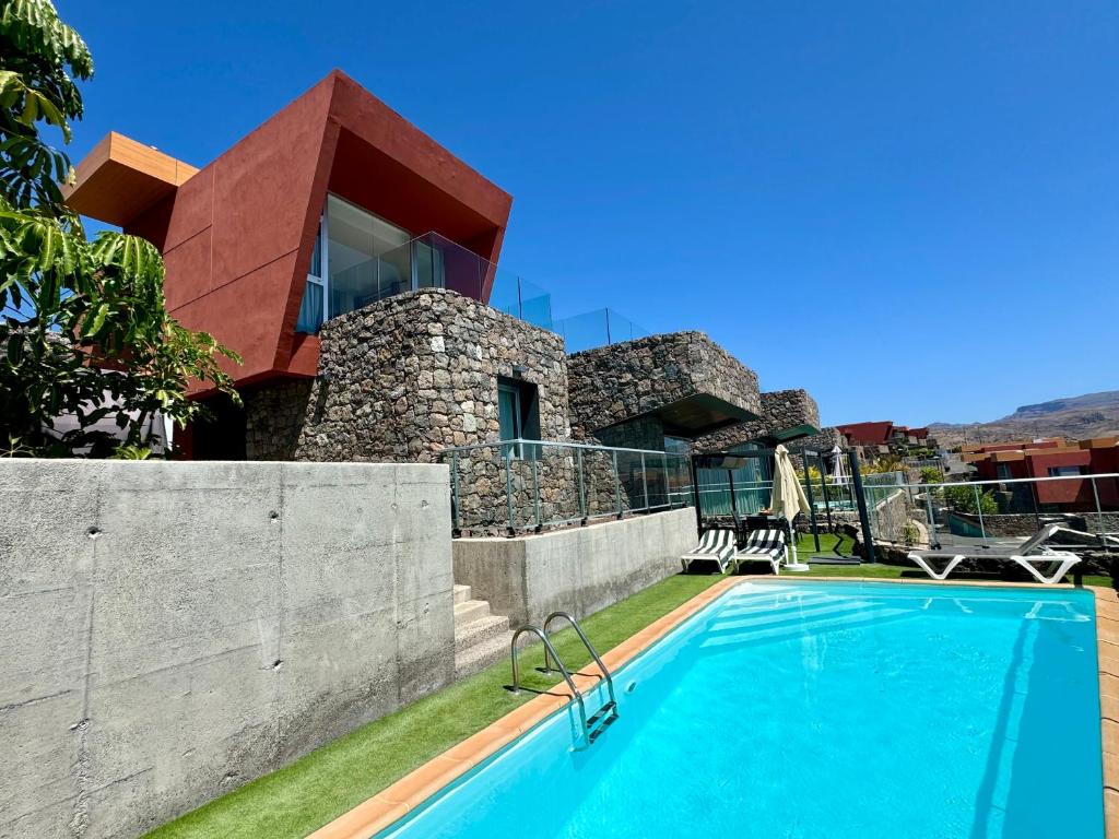 Green 9 the Dream Villa with pool and views by CanaryScape