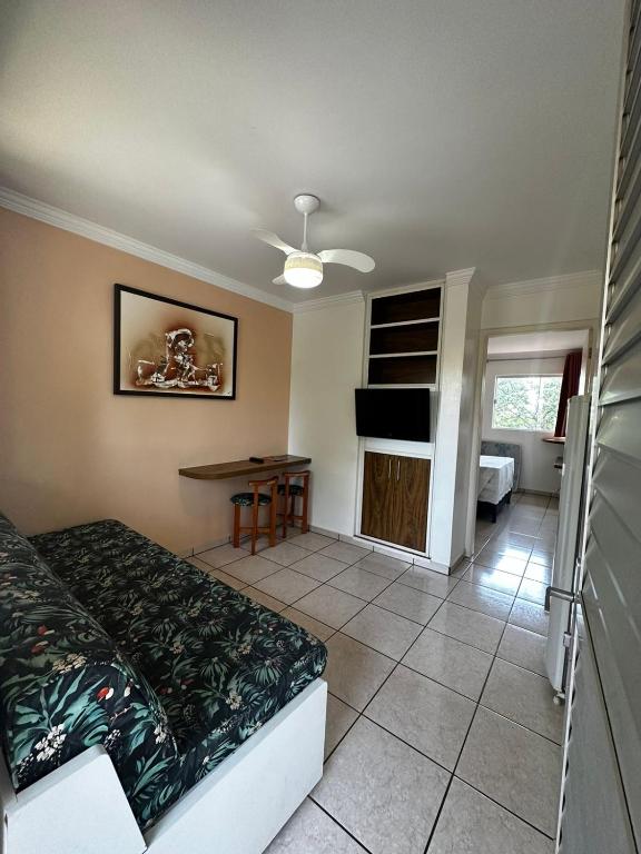 Nobreza Fiori Turismo em Caldas Novas Diroma Fiori SEM ROUPAS DE CAMA BANHO E REFEIÇÕES A SEREM CONTRATADAS SEPARADAMENTE DA RESERVA - Квартира с балконом