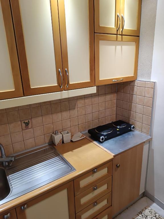 A kitchen or kitchenette at Lilioum Apartment