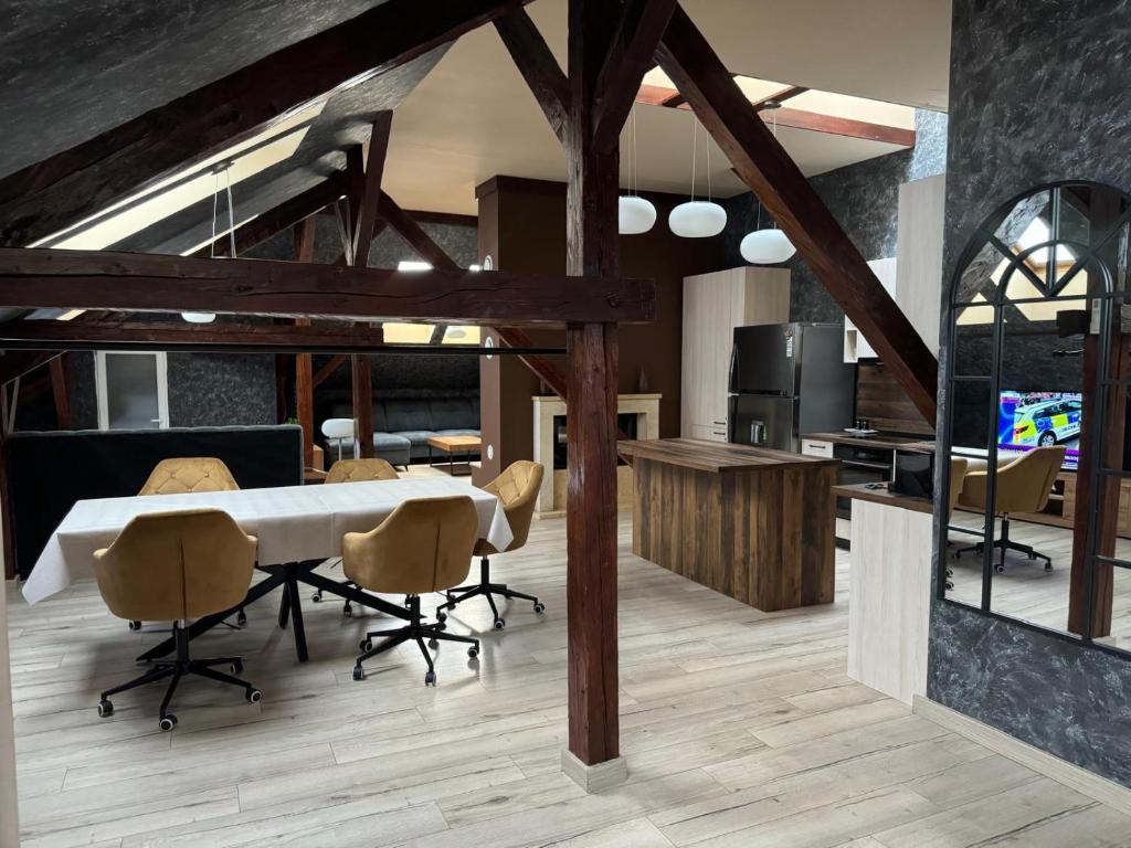 Μια τηλεόραση ή/και κέντρο ψυχαγωγίας στο Ana's Home Central