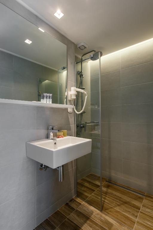 Koupelna v ubytování Marialena Hotel