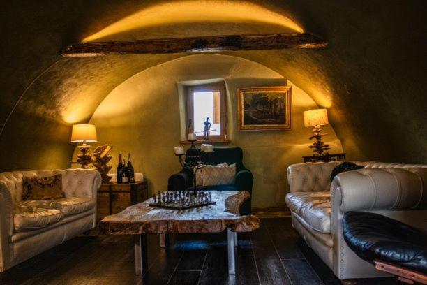 Posezení v ubytování Patatouc Country House - 15 minuti di cammino da Limonetto