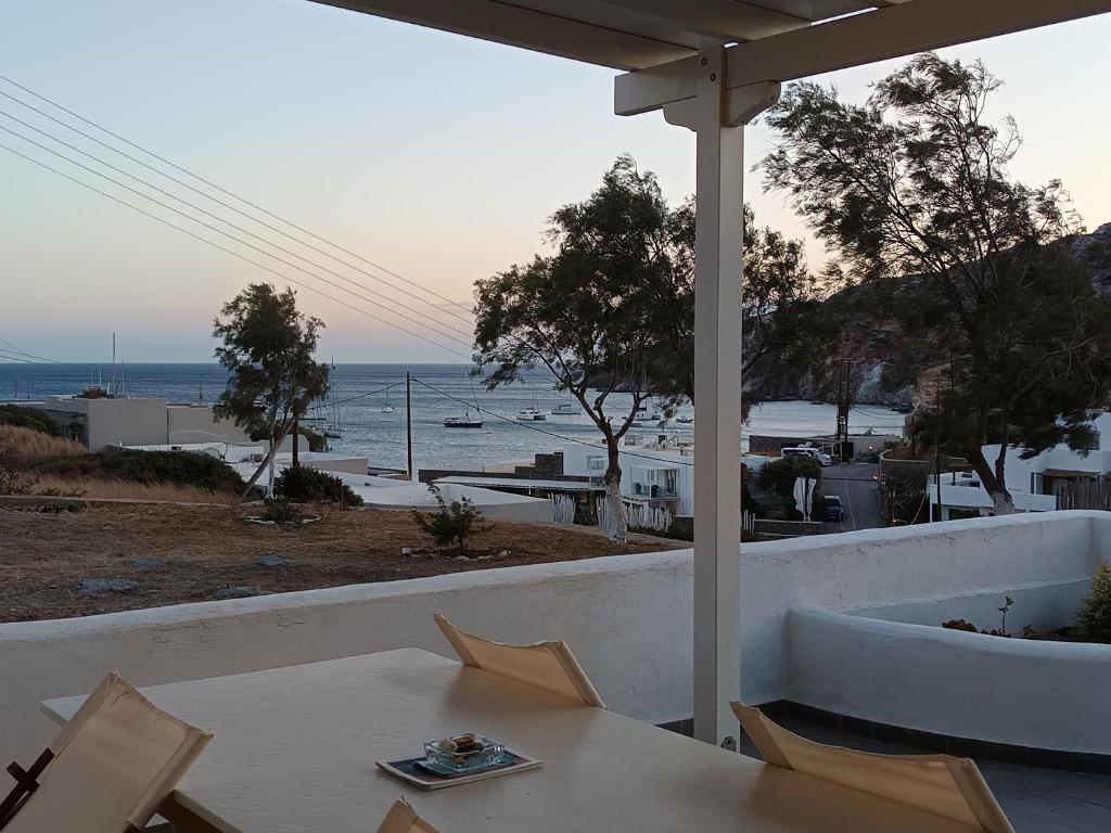 a table and chairs with a view of the ocean at Summer House Paliochori in Paliochori