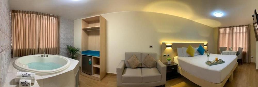 Postel nebo postele na pokoji v ubytování Acuario Hotel & Suite
