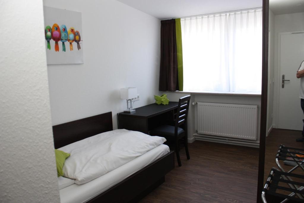 Postel nebo postele na pokoji v ubytování Hotel Schwan - Das Gästehaus Ilse