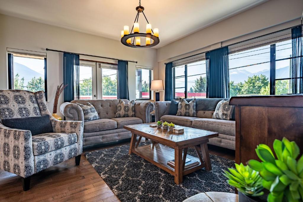 a living room with couches and a tv at Downunder Mountain Retreat in Revelstoke