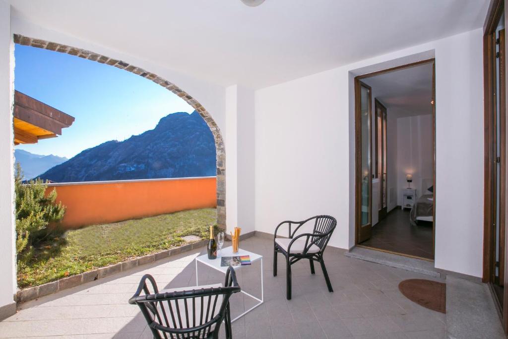 A general mountain view or a mountain view taken from Az apartmant