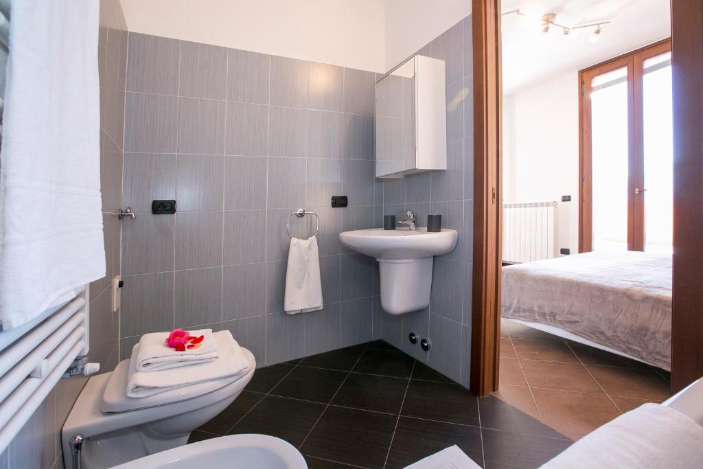 A bathroom at Borgo La Sorgente - Dolce Vita