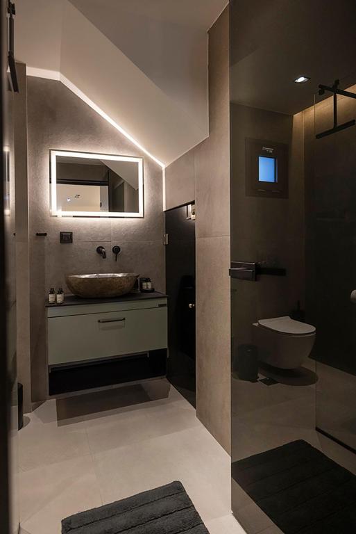Koupelna v ubytování Akira Suites
