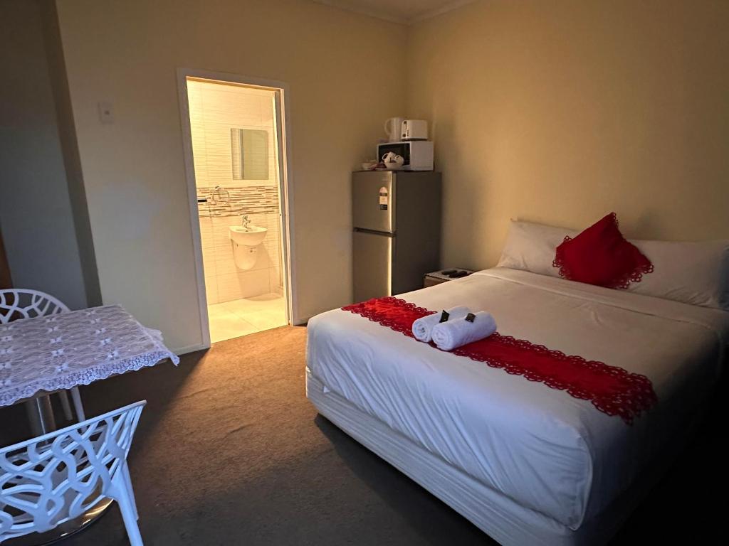 Postel nebo postele na pokoji v ubytování Harrison Motel Papatoetoe