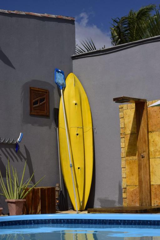 A piscina localizada em Pousada Giro das dunas ou nos arredores