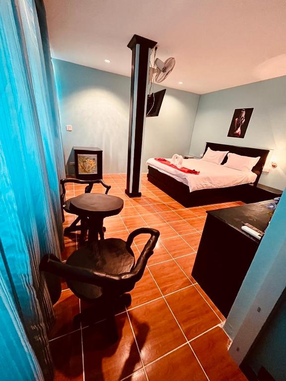 Postel nebo postele na pokoji v ubytování Centre Point Patong