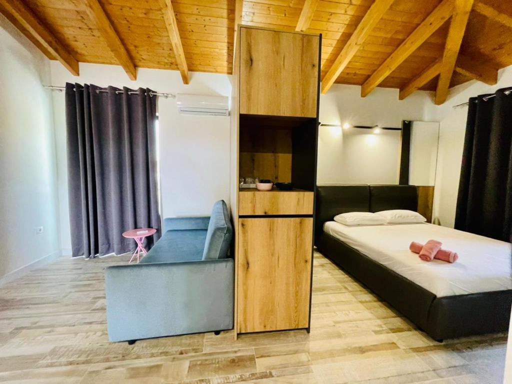 Uma cama ou camas num quarto em ADRIATIK Hotel