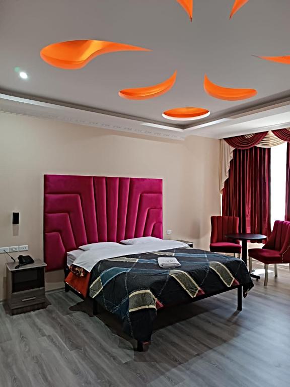 Postel nebo postele na pokoji v ubytování Hostal Kapital City