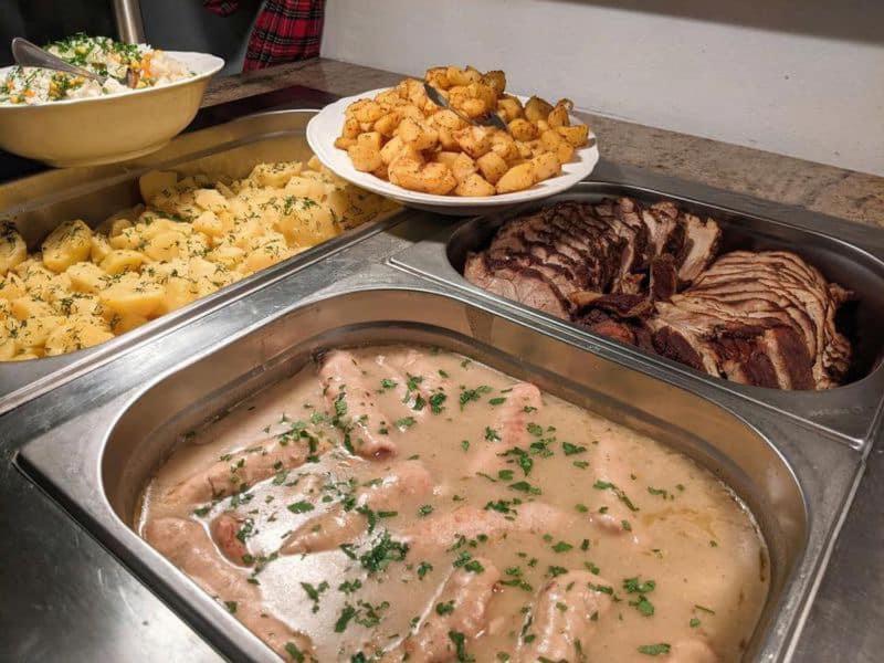 Jedlo v ubytovaní bed & breakfast alebo blízkom okolí