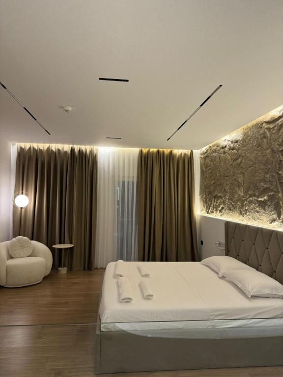 a bedroom with a large white bed in a room at Hotel Jurgen in Lezhë