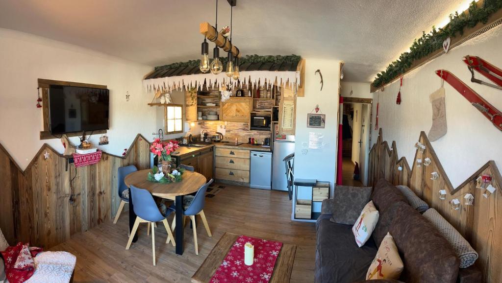 Kuchyň nebo kuchyňský kout v ubytování SUPERBE T2 ATYPIQUE-Vue PANORAMIQUE-IDEALEMENT SITUE !