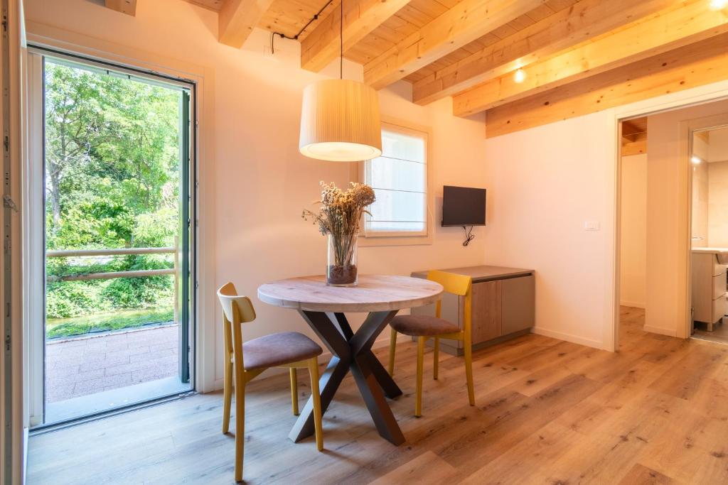 TV a/nebo společenská místnost v ubytování BORGO STALIS RESORT