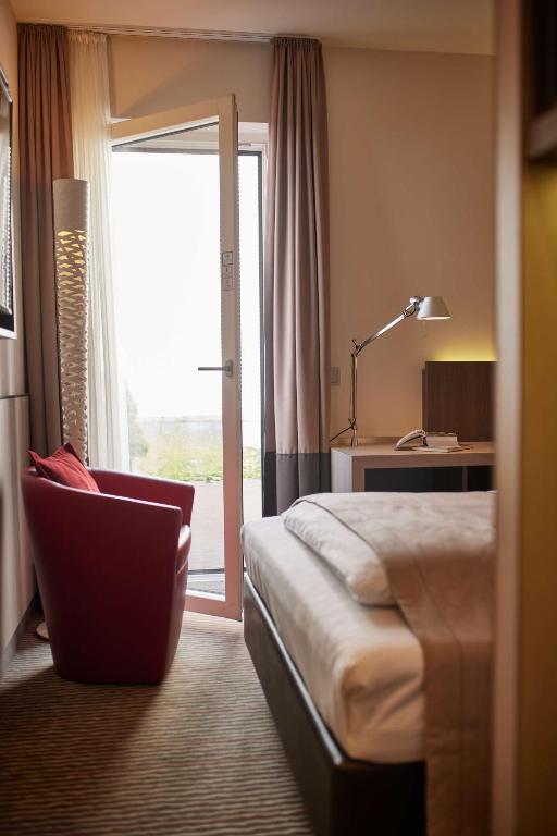 Postel nebo postele na pokoji v ubytování bigBOX ALLGAEU Hotel