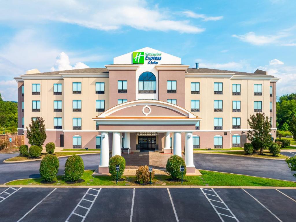 Holiday Inn Express Hotel and Suites Newport South