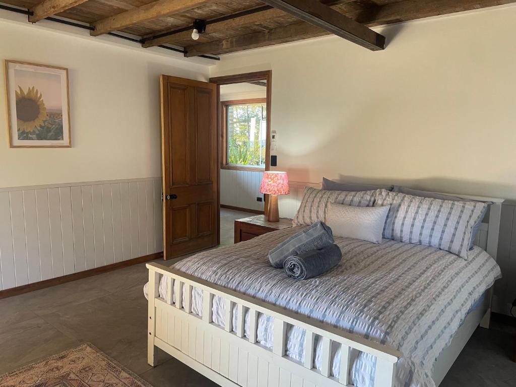 Postel nebo postele na pokoji v ubytování Barney Views Cottage