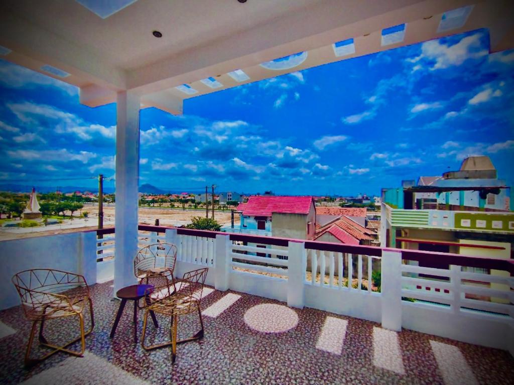 a balcony with chairs and a view of the beach at Anna homestay- Đông Tác, Tuy Hoà, Phú Yên in Ðông Tác (1)