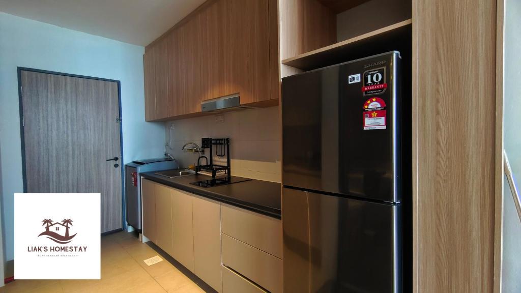 Kuchyň nebo kuchyňský kout v ubytování Sematan SeaView Apartment,Highest Floor