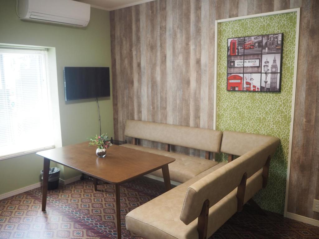TV a/nebo společenská místnost v ubytování Midtown Inn